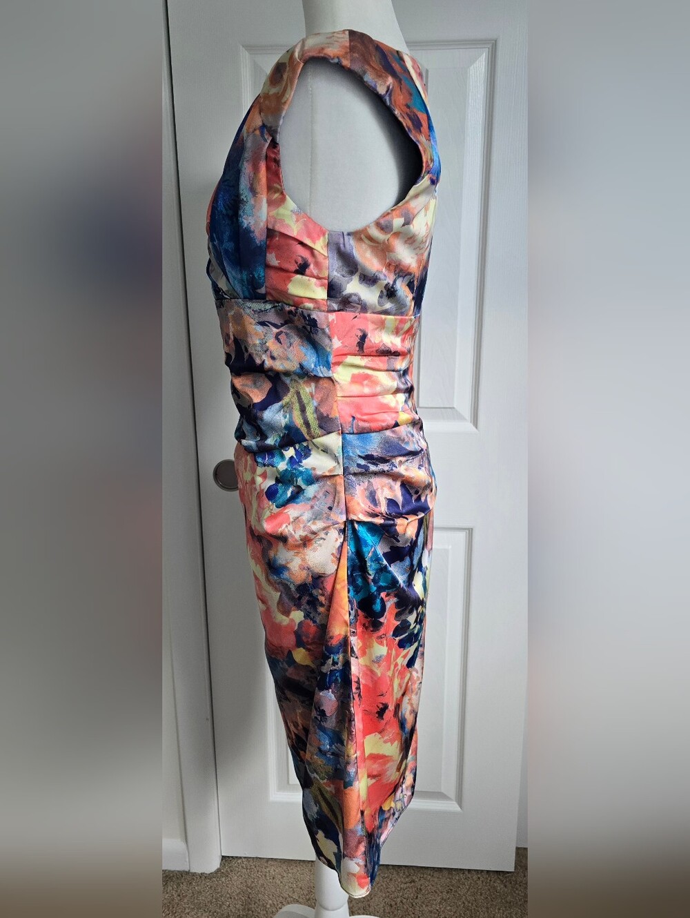 Ivy & Blu Abstract Watercolor Floral Ruched Cocktail Dress Sz. 8 - Picture 3 of 9